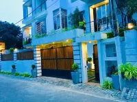 8 Plus Motels