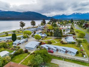 Lakeside Motel & Apartments