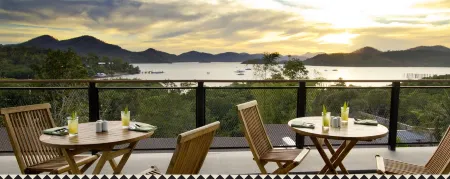 The Funny Lion - Coron