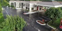 Clarion Inn Cleveland Near University - parking