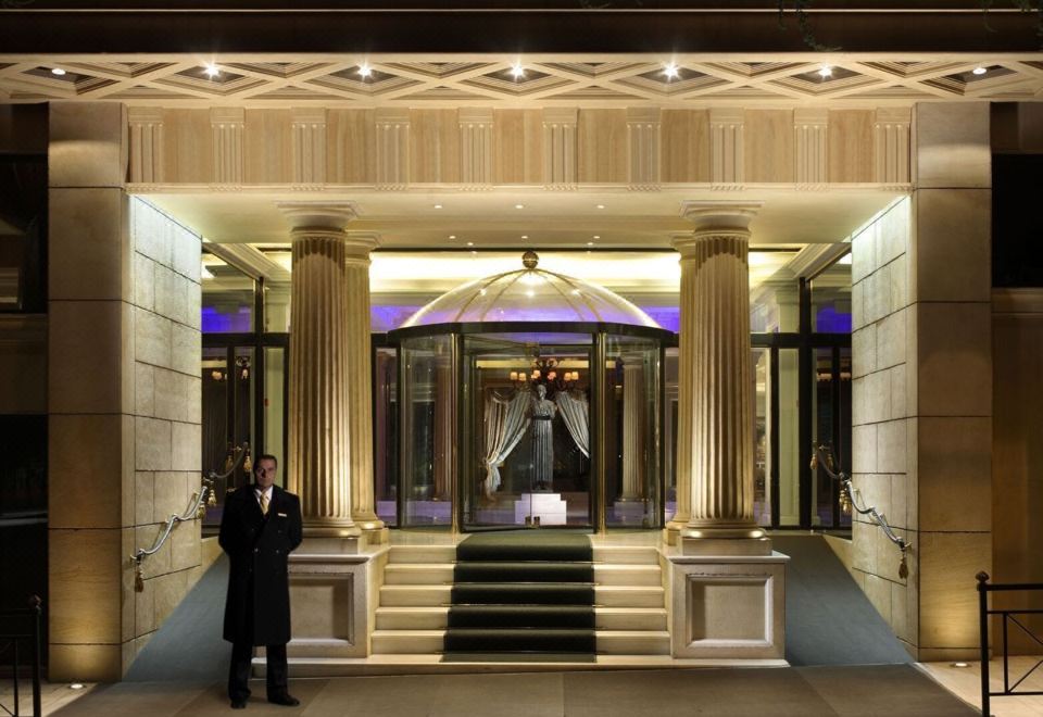 로얄 올림픽 호텔의 수영장 또는 외관