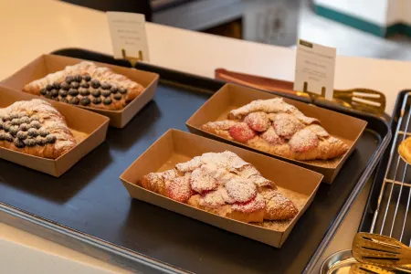 Gochang Hwangto Bokbunja Pension Отели рядом с достопримечательностью «Chan Yun Temple»