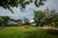 Baan Suan Krung Kao Hôtels à : Hua Ro