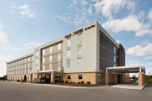 Home2 Suites by Hilton Milwaukee Brookfield فنادق في بلدة بروكفيلد