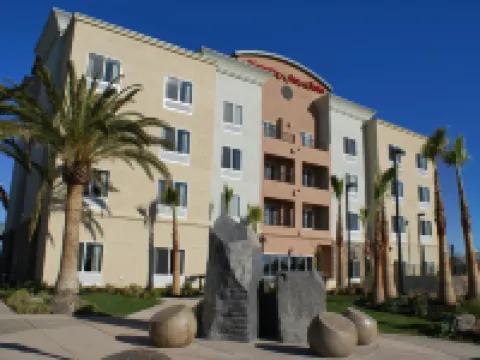 薩斯城河岸歡朋套房酒店 索拉諾縣酒店