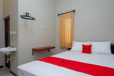 RedDoorz near Kampus UMP Purwokerto 2 Hotel di Penambongan