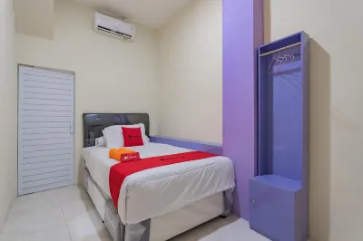 RedDoorz Near Trans Studio Bandung 3 Hotels in Batununggal