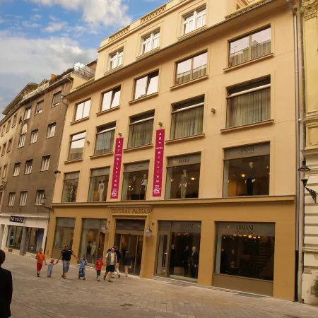 Art Hotel William Отели рядом с достопримечательностью «район Братислава I»