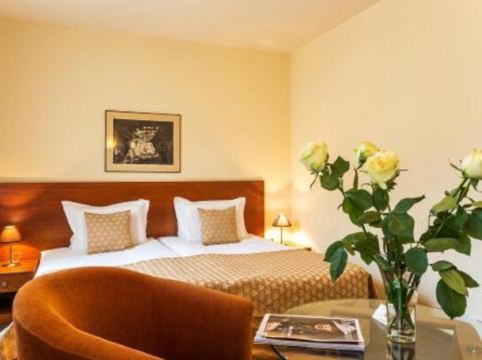 Sofia Place Hotel by Hmg