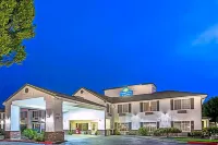 Days Inn & Suites by Wyndham Gresham فنادق في Sandy