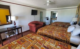 Deluxe Inn and Suites