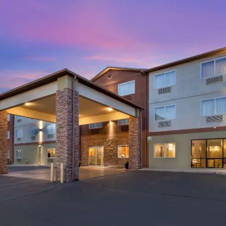 Best Western Plus the Four Corners Inn