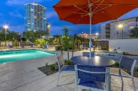Vīb Hotel by Best Western Phoenix - Tempe - Pools