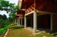 Arusliar Bukit Bambu Cottage Hotels in Cikidang
