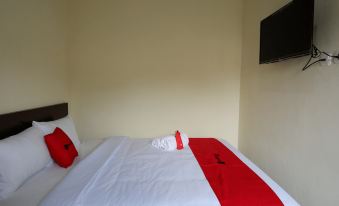 RedDoorz Near Terminal Mendolo Wonosobo