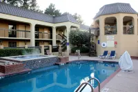 Days Inn by Wyndham Longview South - Uima-altaat
