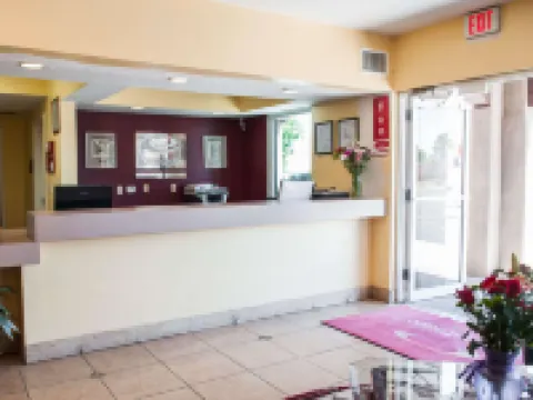 エコノ ロッジ アルバカーキ オールドタウン アルバカーキのホテル