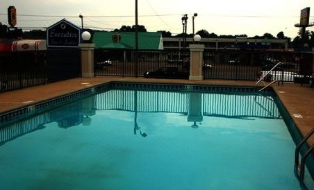 Executive Inn and Suites - Jackson - Housity