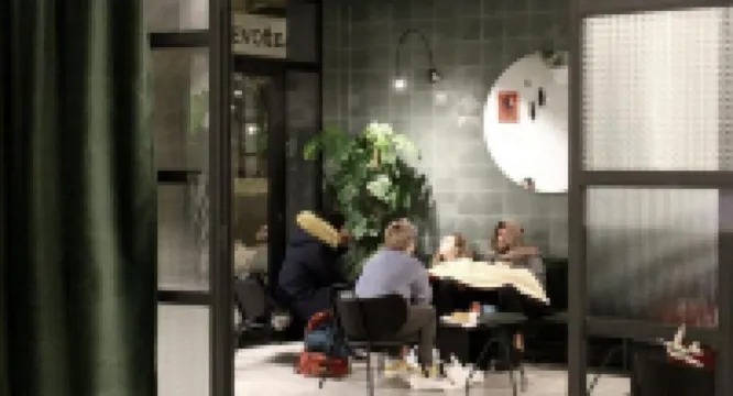 2060 더 뉴턴 호스텔