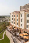 Courtyard Kansas City at Briarcliff Hotel dekat Strawberry Hill Museum & Cultural Center