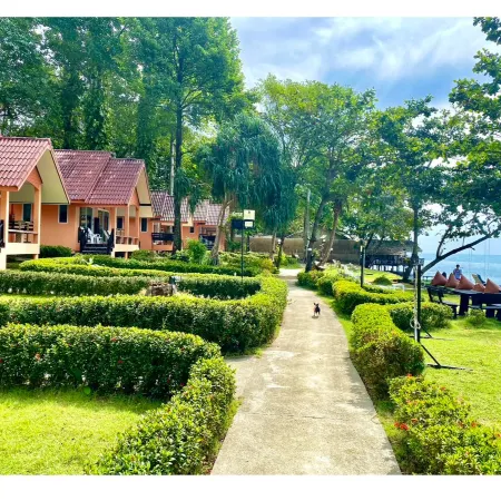 Sea Flower Resort Отели рядом с достопримечательностью «Шесть Кай- Бэй»