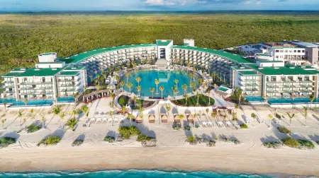 Haven Riviera Cancun Отели рядом с достопримечательностью «Playa Moon Palace @Sunrise»
