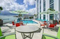 Hotel Dello Fort Lauderdale Airport, Tapestry Collection by Hilton