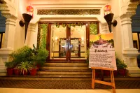 Kohinoor Palace 페이자바드 호텔