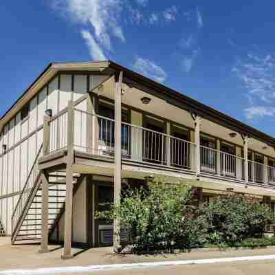 Econo Lodge University Hotel Exterior