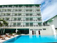 The Flora May Resort - Pools