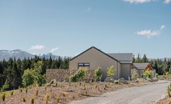 Mt Cook Lakeside Retreat