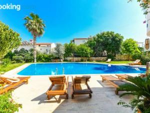 Duplex House with Shared Pool Near Beach in Kalkan