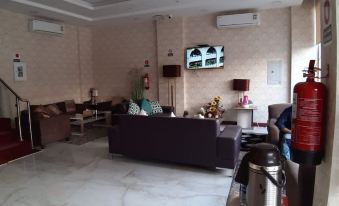 OYO 482 Sewan Hotel Apparments - Housity