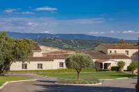 Le Phébus & Spa – Relais & Châteaux Hotels near Oeuvre d'art : "Gordes Bleu" de Vasarely
