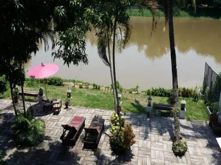 Baan Ing Ping Отели рядом с достопримечательностью «Wat Chai Mongkol»