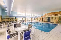 AmericInn & Suites By Wyndham Baraboo Event Center - Swimmingpools