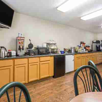 Days Inn by Wyndham Colby Dining/Meeting Rooms