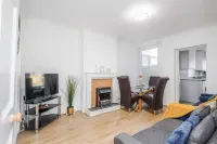 4 Bedroom House Free Parking Contractor's Haven