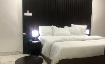 Royal Crest Hotel and Suite - Housity