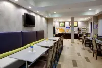 Holiday Inn Express & Suites MEADOWLANDS AREA by IHG - Aamiainen