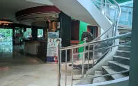Zamrud Hotel & Convention Hotels in Kejaksan