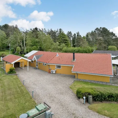 "Hjalmar" - 400m from the Sea
