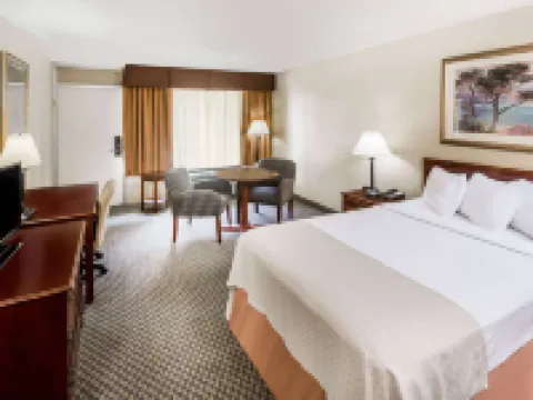 Days Inn & Suites by Wyndham Jennings Hotels in Jennings