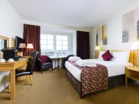 Hillgrove Hotel, Leisure & Spa Hotel dekat Walled Garden