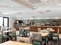 La Quinta Inn & Suites by Wyndham Omaha Airport Downtown Hotels in Carter Lake