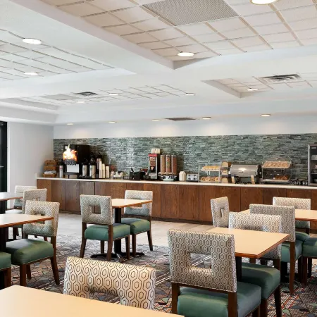 La Quinta Inn & Suites by Wyndham Omaha Airport Downtown