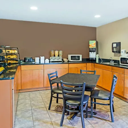 Microtel Inn & Suites by Wyndham Holland
