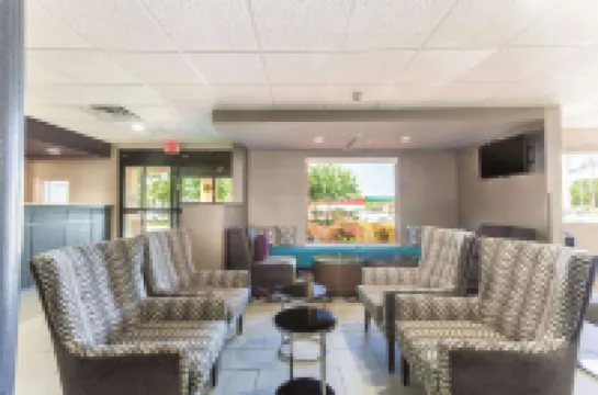 La Quinta Inn & Suites by Wyndham Jackson Airport Hotels in Pearl