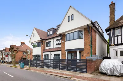 Stylish Studio Apt by Stay Smart Short Lets & Serviced Accommodation Woodstock with Free WiFi