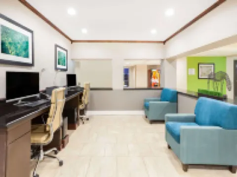 Baymont by Wyndham Midland Center Hotels in Midland